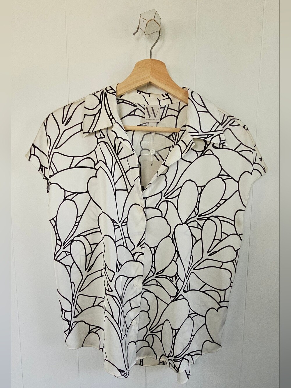 WORTHINGTON Floral Button-Front Cap Sleeve Top